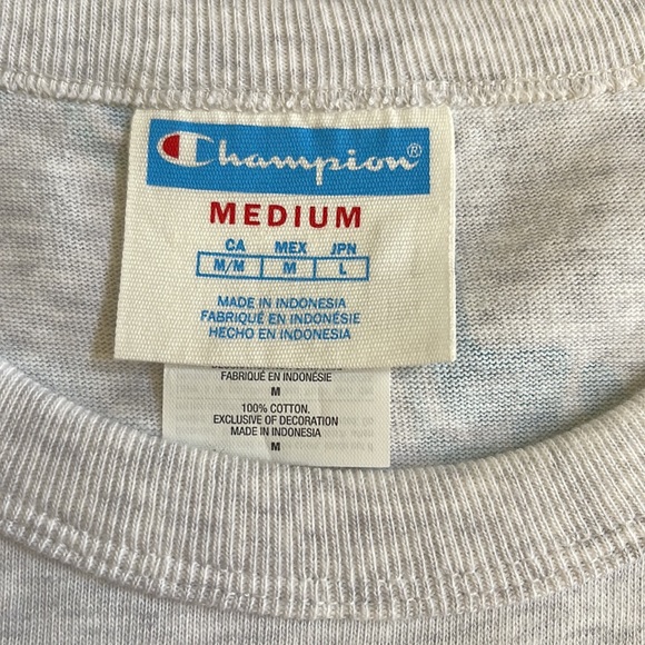 Champion script short sleeve T-shirt 🤩 - Picture 2 of 3